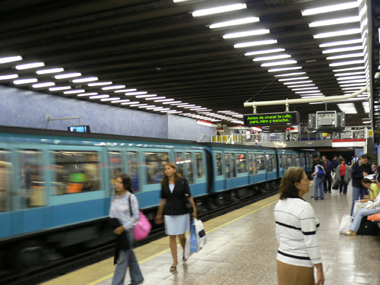 サンティアゴ市内の地下鉄駅