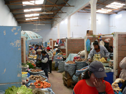 ウユニの街の市場