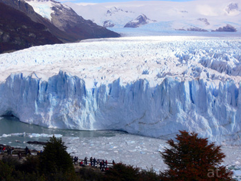 次々と崩落するペリトモレノ氷河