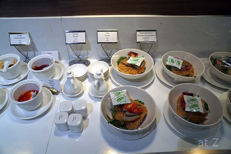 ダナン国際空港のCIPラウンジの麺類