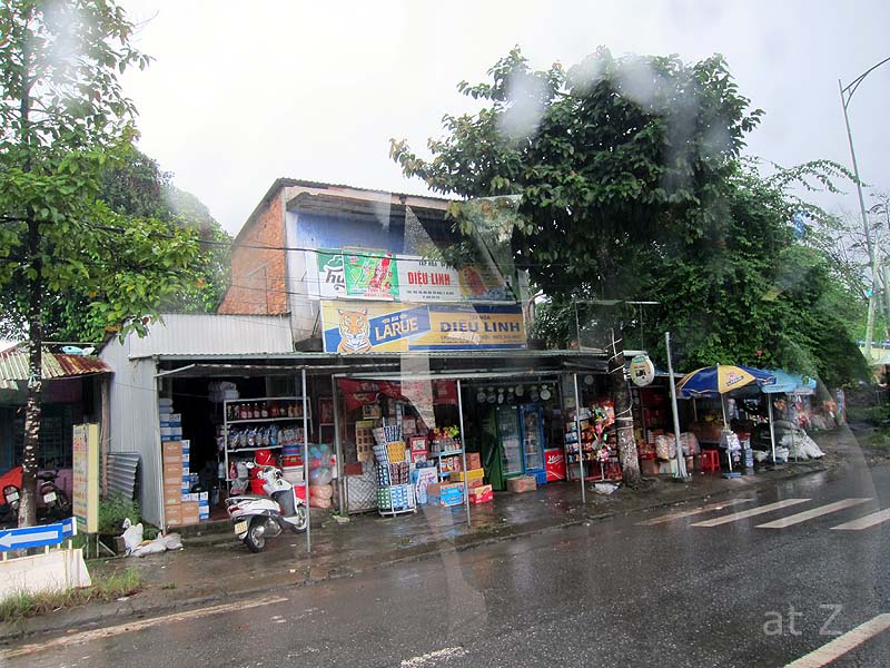 ベトナム道端の商店