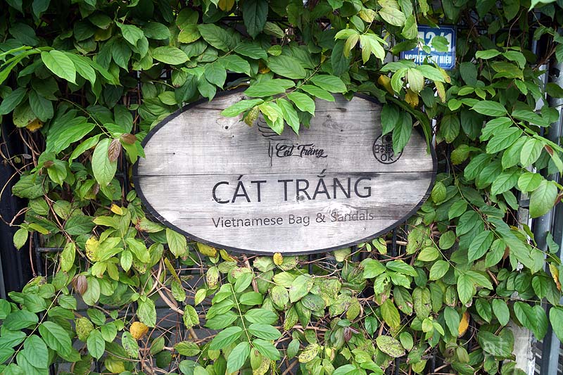 CAT TRANGの看板