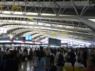 関西国際空港のチェックインカウンター
