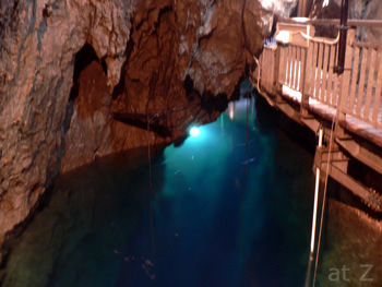 龍泉洞地底湖