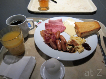 カンゲルルススアーク空港併設ホテルの朝食